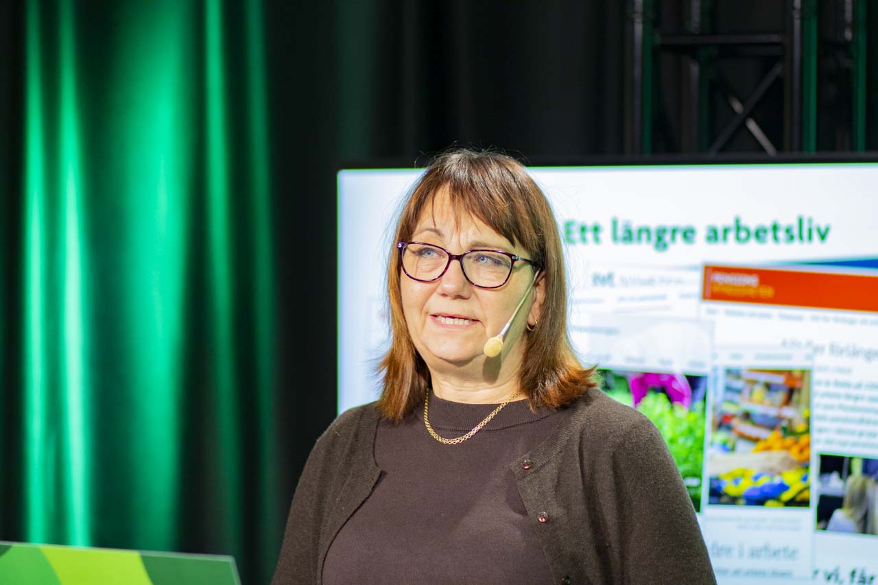 SPV:s gd, kvinna som föreläser