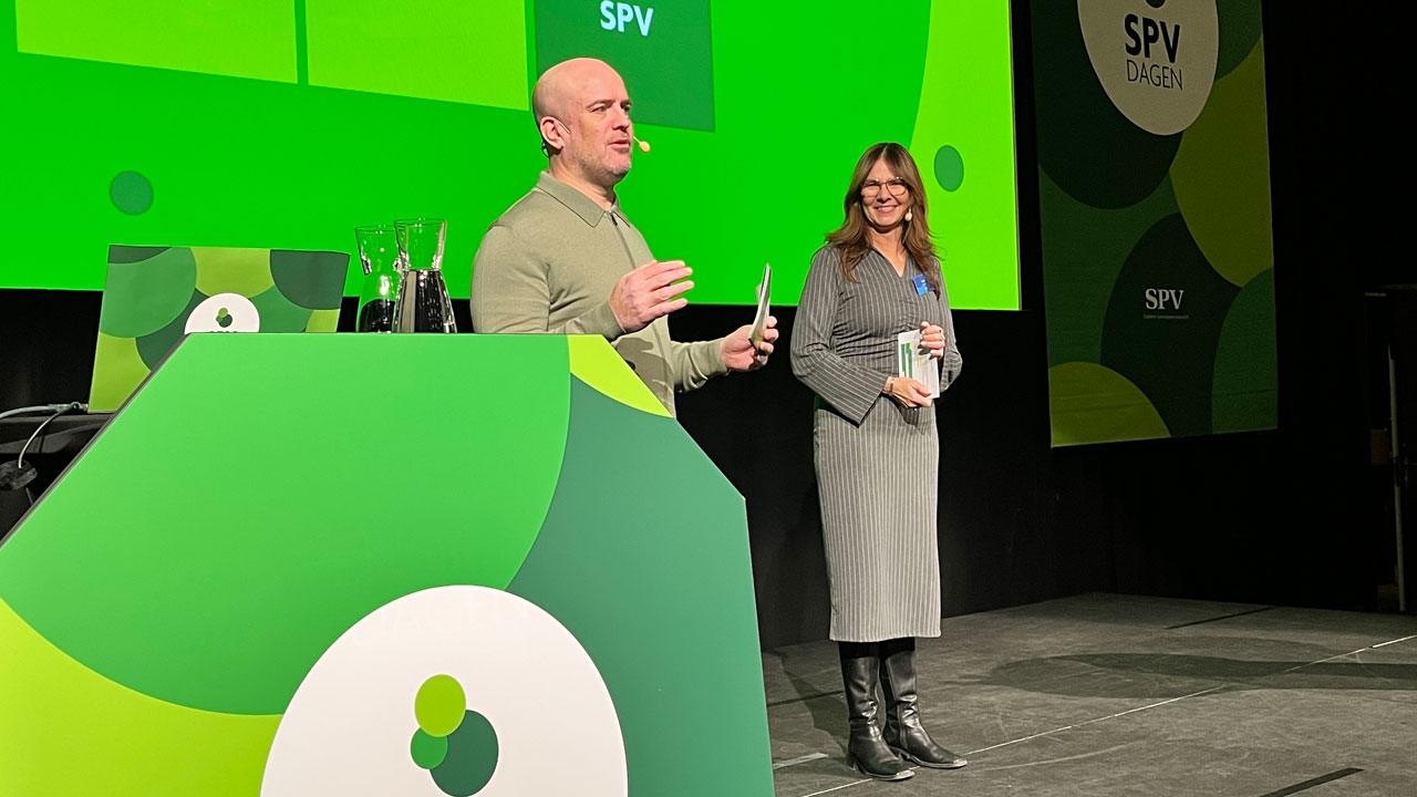 En man och en kvinna som föreläser på SPV-dagen